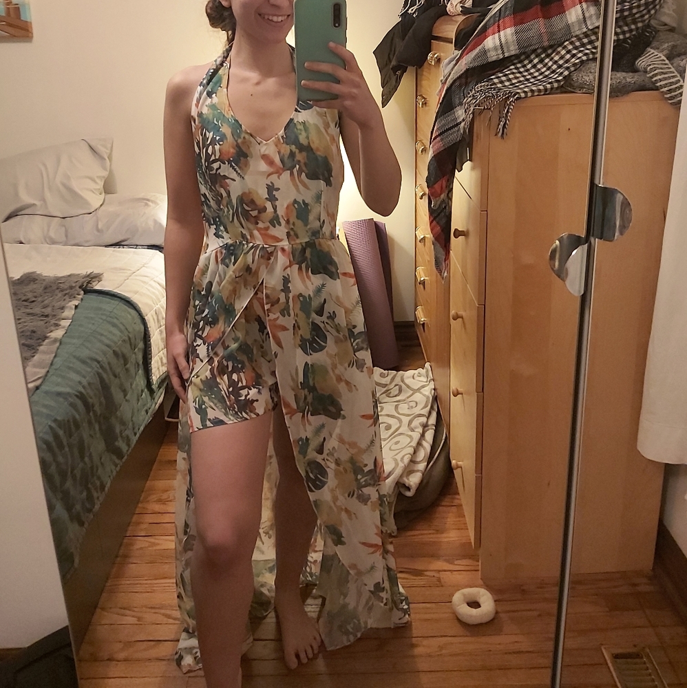 😍$38 NOW -Beautiful tropical romper